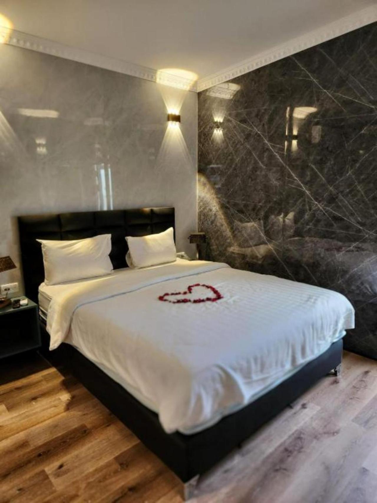 Dream Beach 98 Hotel And Spa Tel Aviv Eksteriør billede