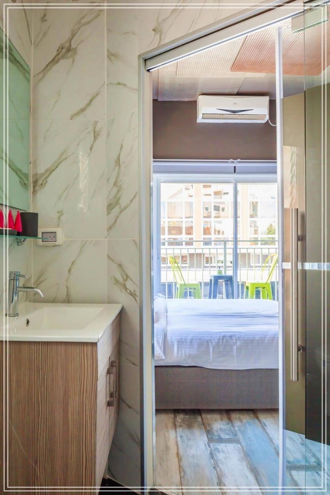Dream Beach 98 Hotel And Spa Tel Aviv Eksteriør billede