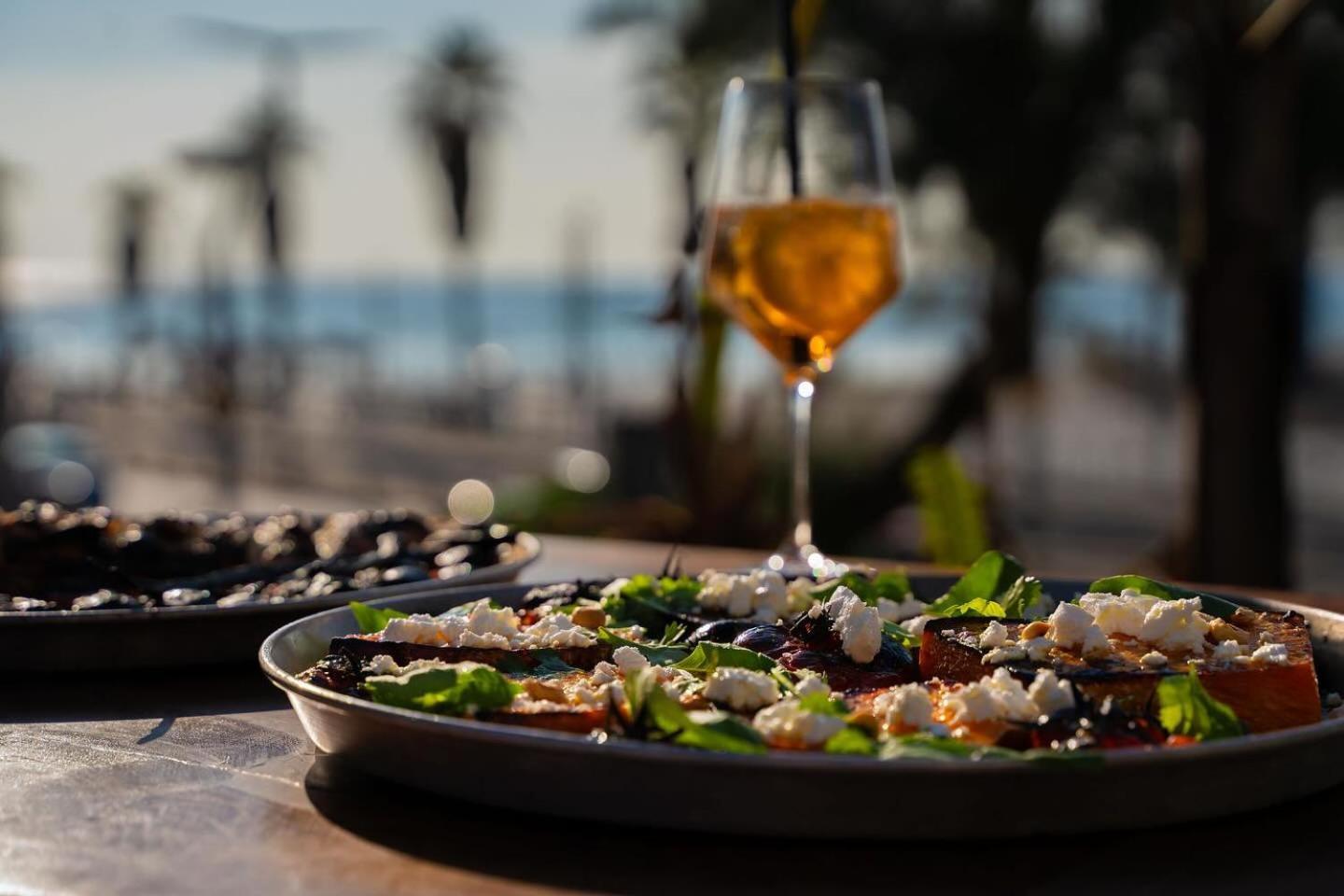 Dream Beach 98 Hotel And Spa Tel Aviv Eksteriør billede